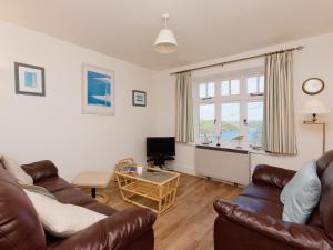 a living room with two couches and a window at Berrystead Upper Flat in Salcombe