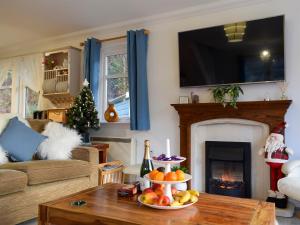 a living room with a table with fruit on it at Dream Cottage in Strathyre