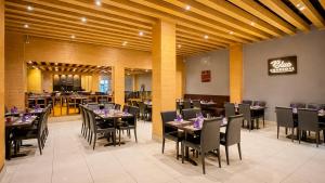 a dining room with tables and chairs and a restaurant at Sumitel Shangrila in Tādong