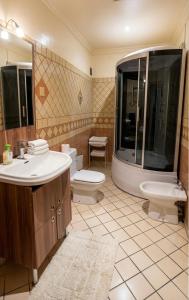 a bathroom with a tub and a sink and a toilet at Luxury apartment and duplex in Ouarzazate