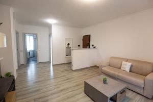 a living room with a couch and a table at Casa Serena in Rivarolo del Re ed Uniti