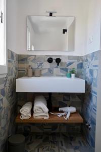 a bathroom with a sink and a mirror and towels at Nottata de Luna in San Benedetto del Tronto +36 photos