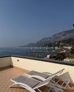 a balcony with chairs and a view of the ocean at Hotel Ristorante Miralago in Garda