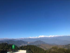 a view of a mountain range with snow covered mountains at Hotel New Manakamana in Pāti Bhanjyāng