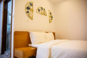 a bedroom with a bed and two plates on the wall at SARALIS Home in Abidjan