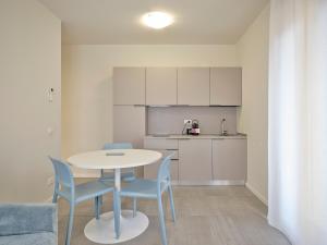 a small kitchen with a table and chairs in a room at Pegaso Civico2 in Garda