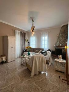 a living room with a couch and a table at V&M Residence Upper Level in Mesagrós