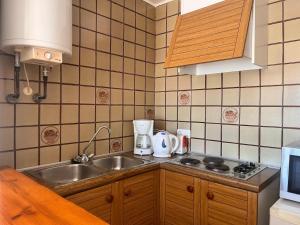 a kitchen with a sink and a counter top at Basic Comfort Studio Poblat tipic 0168 in Empuriabrava