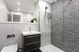 a bathroom with a shower and a sink and a toilet at Forbes Retreat - Donnini Apartments in Ayr