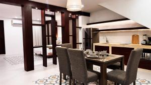 a kitchen and dining room with a table and chairs at Casa San Martín, Campeche #1 in Campeche +16 photos