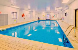 a large swimming pool in a building at Static in Peak District Ashbourne Heights Derbyshire Play Park Indoor Pool in Tissington