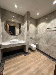 a bathroom with a sink and a toilet and a mirror at Tatilçi Baba in Mekhrably