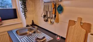 a kitchen with a sink and a counter top at Elite-Apartment am Hauptbahnhof Celle mit Küche,Privat-Parkplatz,Waschmaschine und 5G WLAN für 6 Personen in Celle +32 photos