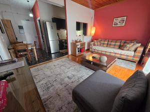 a living room with a couch and a table at Cosy apartment in Sparta in Sparta