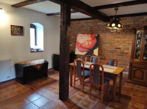 a dining room with a table and chairs at Jabłkowo-na skraju Puszczy Boreckiej ŚNIADANIA W CENIE in Jabłonowo