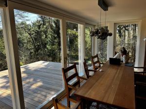 a dining room with a table and chairs and a window at Haus Schrammsteinblick in Ostrau