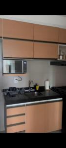 a kitchen with a sink and a microwave at Alugo QUARTO em Apartamento -Centro de Recife in Recife