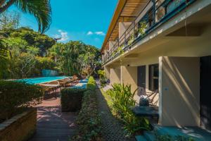 a resort with a swimming pool next to a building at cooldowns resort maerim chiangmai in Ban Thung Pong