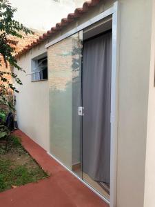 a sliding glass door on the side of a building at Pousada Moradia da Fabi in Bragança Paulista +2 photos