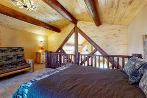 a bedroom with a large bed in a cabin at Rivercrest in South Fork