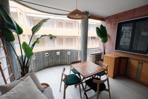 a living room with a table and chairs and a television at Salento IBIZA in Gallipoli