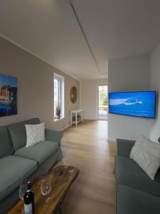 a living room with a couch and a table at Ferienhaus Das Petermännchen in Fehmarn