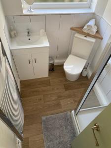 a small bathroom with a toilet and a sink at Simla Bungalow, Tetney, Spacious Parking, Private Garden in Tetney +26 photos