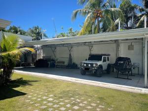 a white jeep parked under a garage at Casa G in Bacong