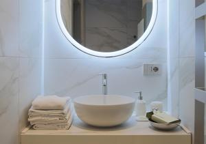 a bathroom with a bowl sink and a mirror at Lanza Luxury Home in Verona +14 photos