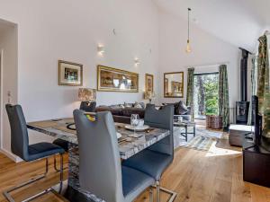 a dining room and living room with a table and chairs at 1 Bed in Isle Of Skye oc-96201 in Glendale