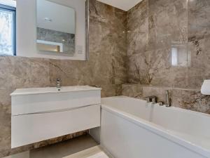 a bathroom with a tub and a sink and a bath tubermott at 1 Bed in Isle Of Skye oc-96201 in Glendale +16 photos