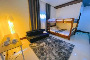 a small room with two bunk beds and a rug at Stop-N-Stay Inn in Valencia