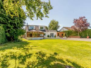 an exterior view of a house with a yard at 3 Bed in Crieff oc-88631 in Comrie
