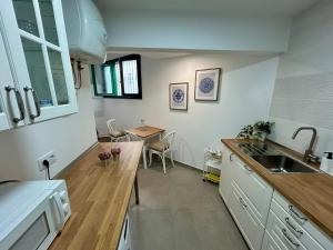 a kitchen with a sink and a table in it at Balcón Néstor Álamo I in Tejeda