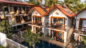 an aerial view of a resort with a swimming pool at I Ahangama - 100m to Kabalana Beach in Ahangama