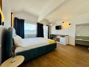 a hotel room with a bed and a table and a window at NOAH ponton in Orşova