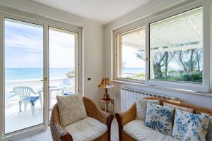 a room with two chairs and a balcony with the ocean at Villa Claudia - YourPlace Abruzzo in Termoli +25 photos