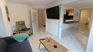 a living room with a couch and a table at Ferienwohnung Waldblick in Allensbach