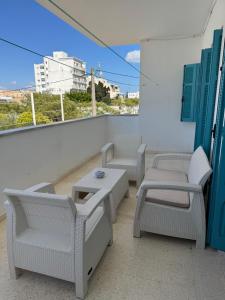 a balcony with chairs and tables on a building at Résidence central 1 in Nabeul