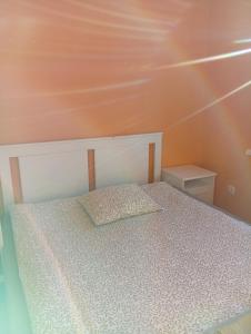 a bedroom with a bed with a wooden headboard at Lendle Apartment Märjamaa in Märjamaa