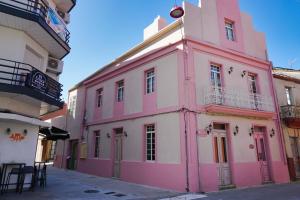 a pink building on the side of a street at Hotel Boutique Cata & Rose - Exclusivo y tranquilo en O Grove in O Grove +83 photos
