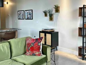 a living room with a green couch and a table at Classic Pied a Terre in Benton Harbor +12 photos