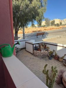 a view of a patio with a bench and plants at צימר הר הגמל in Mitzpe Ramon