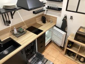 a kitchen with a counter and a refrigerator at Cassis et ses merveilleuses Calanques in Cassis