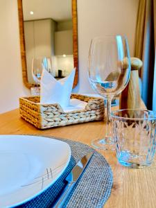 a table with two wine glasses and a napkin at Hirsere Studio 2 in Ursenbach +12 photos