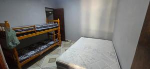 a room with two bunk beds and a mirror at Rancho citrus in Coruripe