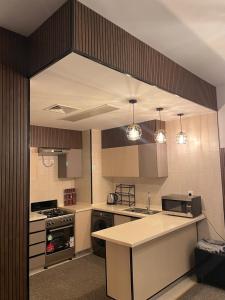 a kitchen with a stove and a counter top at قرية الراحه مرسى زايد in Al Burj