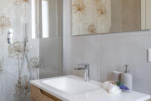 a bathroom with a sink and a shower at Villa Novelli - YourPlace Abruzzo in Fossacesia +35 photos