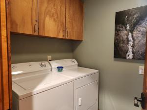 a white washer and dryer in a laundry room at 32 Meadow House in Sunriver