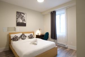 a bedroom with a bed and a desk and a window at Cozy stays in Montreal